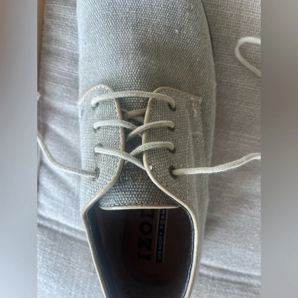 Izod Men's memory foam light Gray/ Beige Oxfords size 8.5 canvas